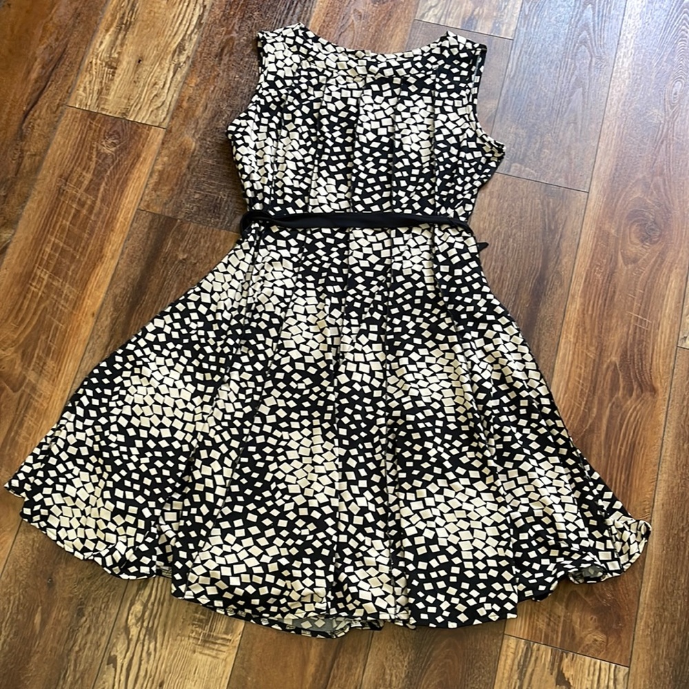 Forever. Size PXL. Black and cream sleeveless dress. Excellent condition!